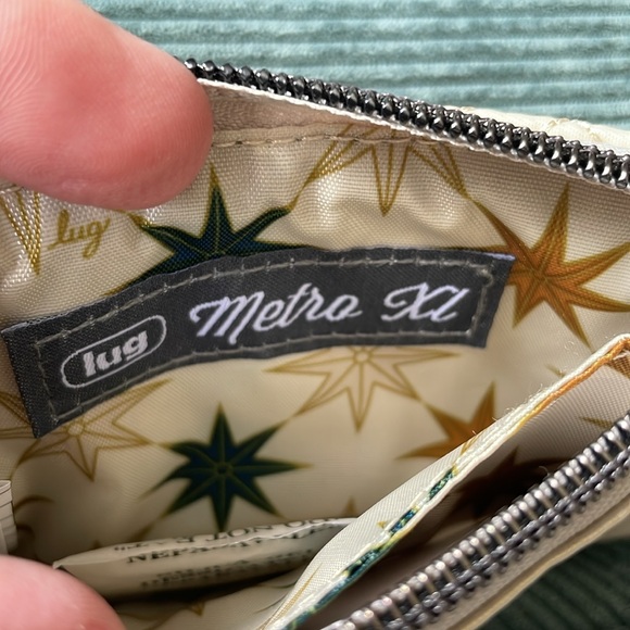 Lug Metro XL in Metallic Champagne with star lining NWT - Picture 3 of 3